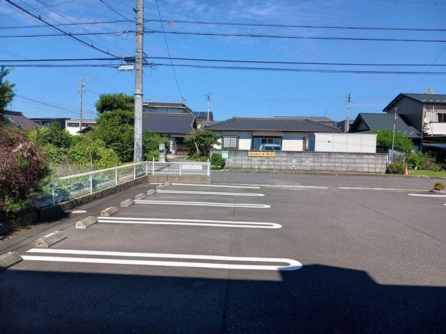 ウッドベルの駐車場
