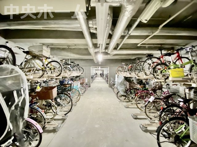 ステーションガーデンタワーの駐輪場|【自転車置き場】最新の空き状況や費用などの詳細は担当スタッフまでお問い合わせください。