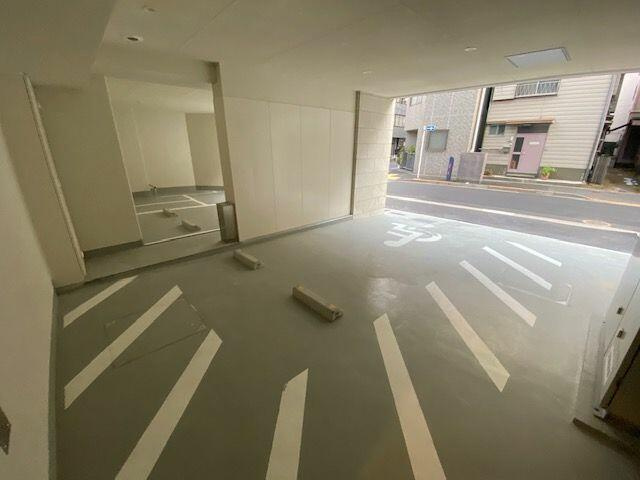 フレンシア築地の駐車場