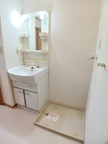 エスポワール・メゾンＢの洗面所|コンパクトで使いやすい洗面所
