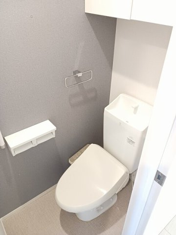 アルカンジュ光　弐番館のトイレ|落ち着いた色調のトイレです
