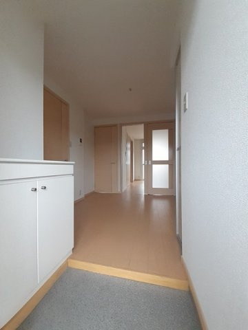 ベルフラワーハイツの玄関|シンプルで使いやすい玄関です
