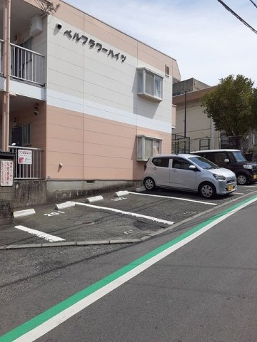 ベルフラワーハイツの駐車場|カースペースがあります