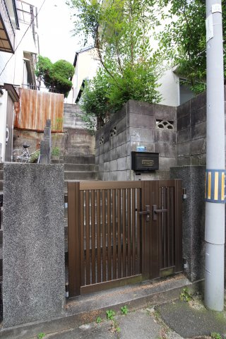 千代が丘2丁目戸建のエントランス