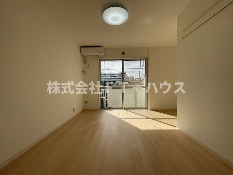 エムジーレジデンスの居間・リビング