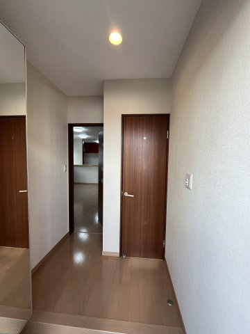 大阪府藤井寺市大井5-18-8の玄関|収納もある玄関です