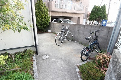 ステラ千里の駐車場