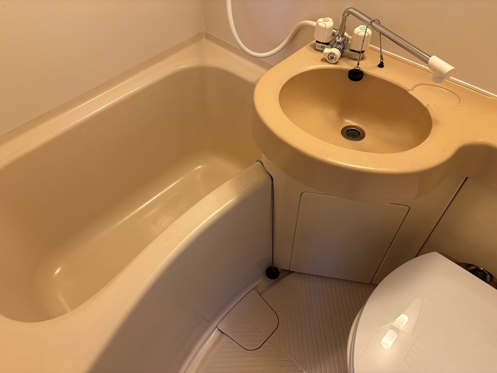 お風呂とトイレと洗面台の３点ユニットバスです♪