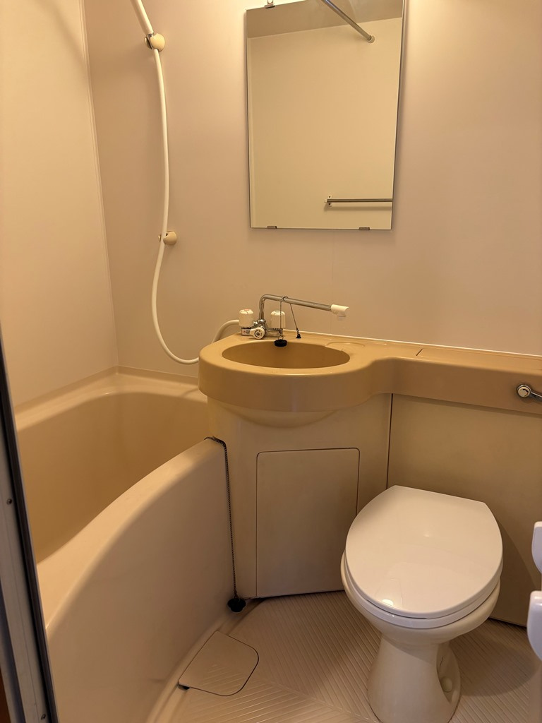 お風呂とトイレと洗面台のユニットバスです♪