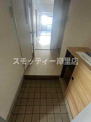 北畠西清川ビルの玄関
