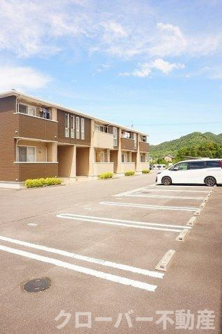 エレガンシア・ブローテⅡの駐車場