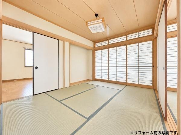 木上　戸建ての和室|障子から差し込むやわらかな光が印象的な和室です。襖を開けるとリビングと隣接し、開放的な空間を感じさせます。