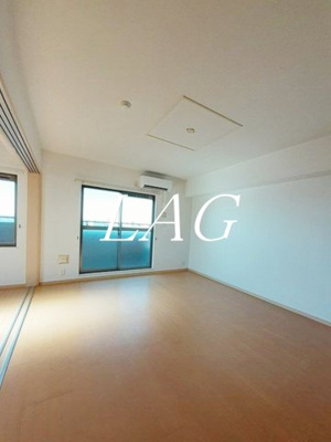 【居間・リビング】 | プラティーク六町 | 洋室のお部屋です。