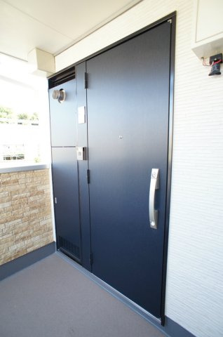 リブリ・Park Hill 東寺尾の玄関