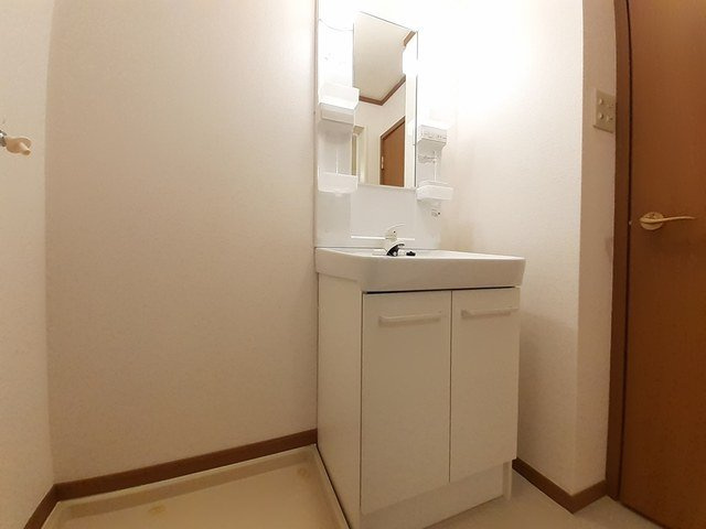 Ｐｒｅｓｅｎｔｉｍｅ　Ａの洗面所|明るい洗面所です