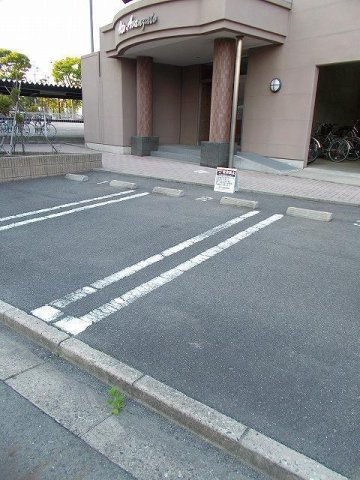 アルト・アヴァンツァートの駐車場|駐車場があるので、車を買う予定の方も安心です