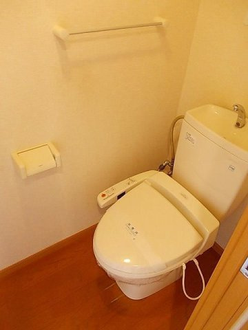 アルト・アヴァンツァートのトイレ|落ち着いた色調のトイレです