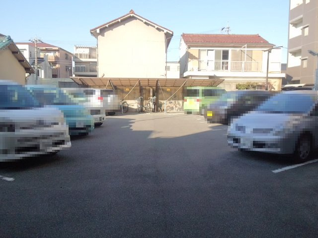 エスポワール竹越の駐車場