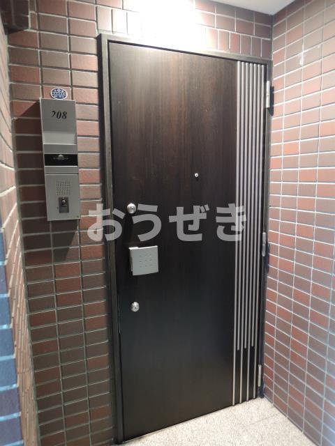 エクセル東神奈川の玄関