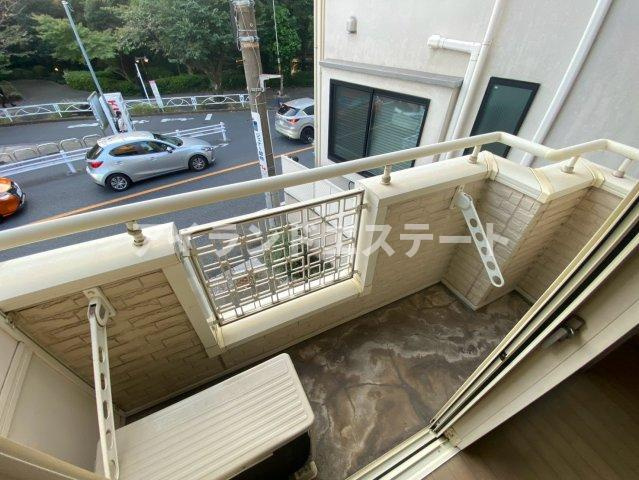 ドミトリ駒沢　バストイレ別　駅近　角部屋のバルコニー