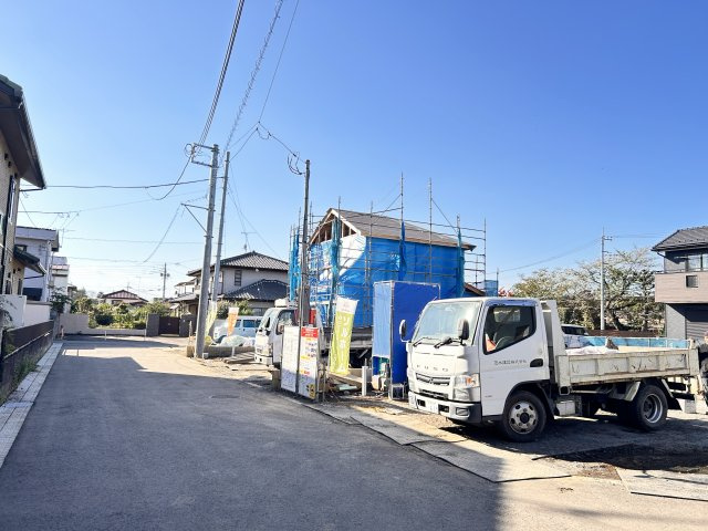 【LIGARE】宇都宮市西川田町 第3期 全3棟の前面道路含む現地写真|〇分譲地〇
前面道路が5ｍあることで、陽当たり・風通しも良好☆
見通しも良いので車庫入れが苦手でもスムーズに行えます。
※2026年10月撮影