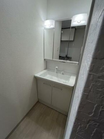千葉市中央区松波４丁目のアパートの独立洗面台