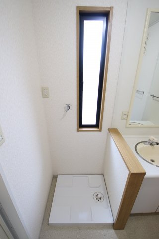 【設備】 | フィルフロイデ壱番館 | 室内洗濯機置き場