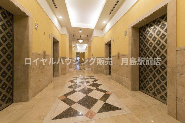 ☆エレベーターは高層階用・低層階用でわかれています☆