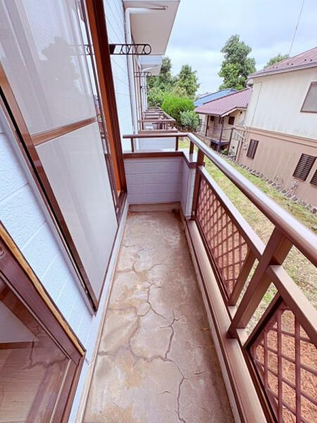 横浜市港北区小机町のアパートのバルコニー
