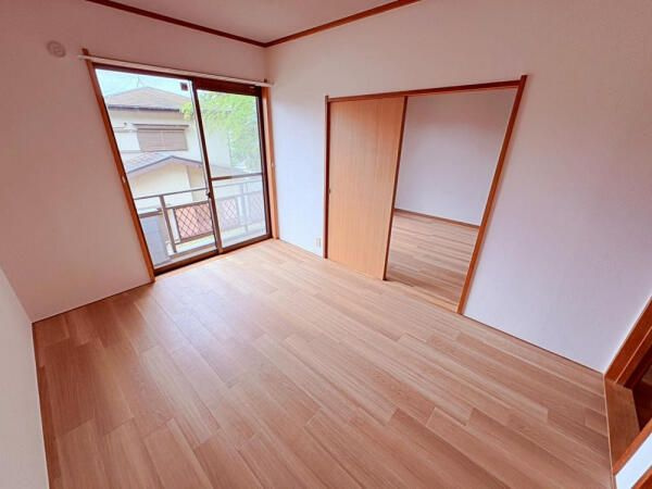横浜市港北区小机町のアパートの居間・リビング