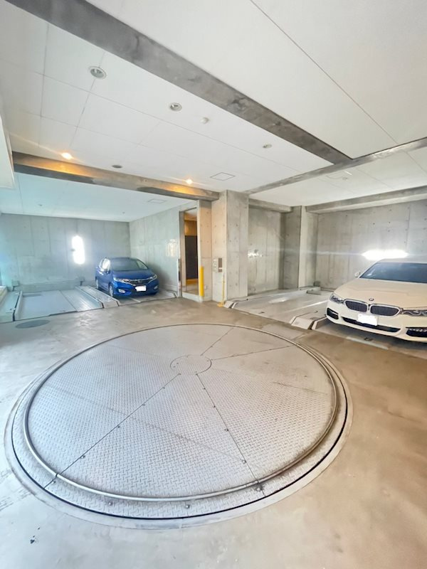ワコーレ新神戸カデンツァの駐車場