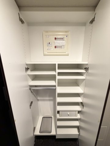 プレサンスレジェンド堺筋本町タワーの収納