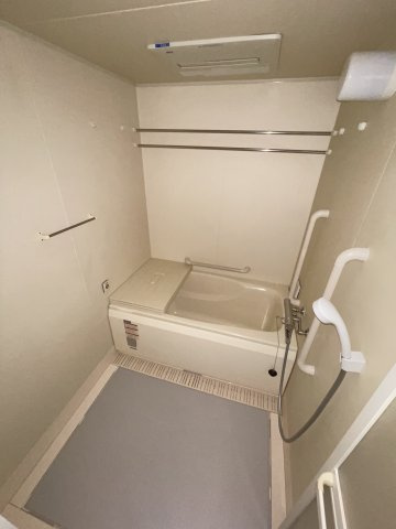 ルネシティ新在家南町１号棟の浴室