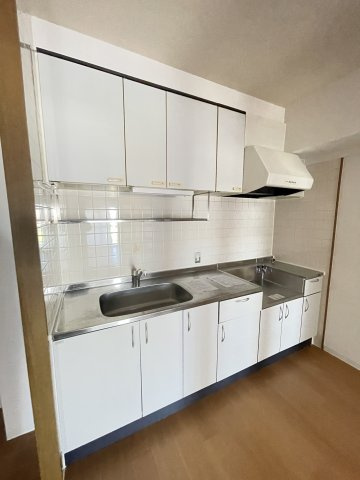 ルネシティ新在家南町１号棟のキッチン