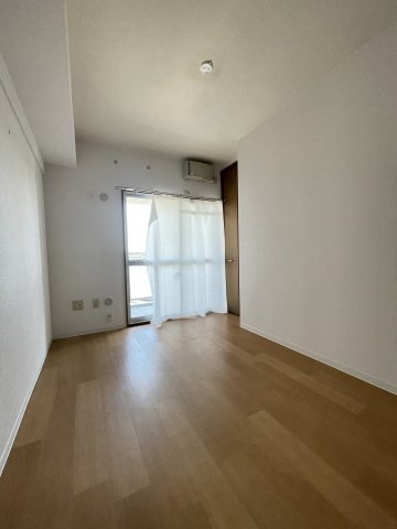 ルネシティ新在家南町１号棟の寝室