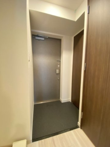 ファステートNAMBA華月の玄関