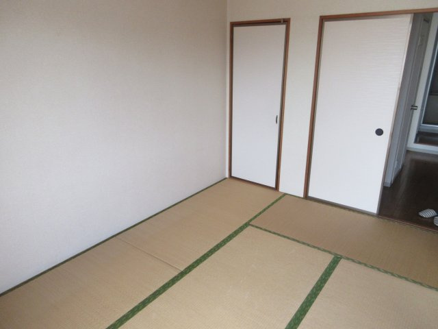 グローリーハウス的場Aの和室