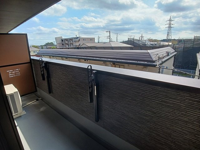 ヤングウッズ港町のバルコニー|外からの目が気にならないバルコニーで洗濯物が干せます