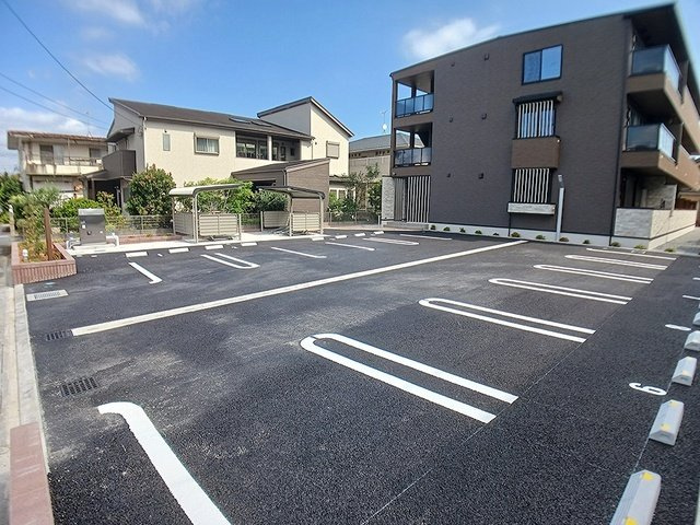 ヤングウッズ港町の駐車場|駐車場があります