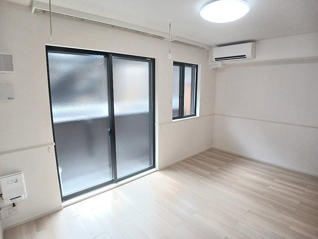 ヤングウッズ港町の居間・リビング|ゆったりとした居間です