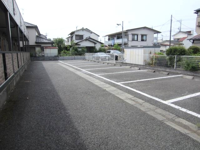 ベルデュール小金井の駐車場|駐車場があるので、車を買う予定の方も安心です