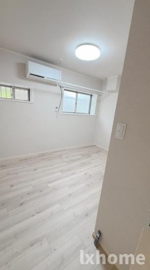 南春日丘ビルの居間・リビング