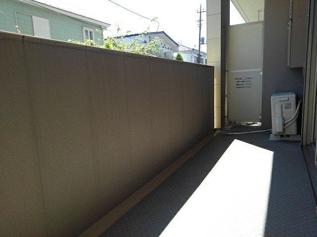 グラン　クレシアのバルコニー|暖かな日差しのふりそそぐバルコニー