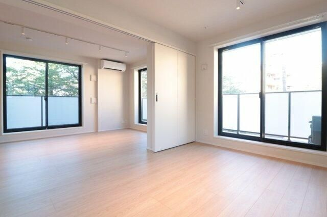 ＧｒａｎＤｕｏ経堂１５の寝室|広くて明るい寝室