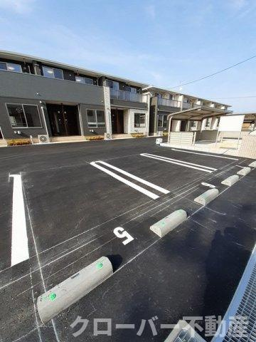 ルーベル塩屋ⅡＢの駐車場