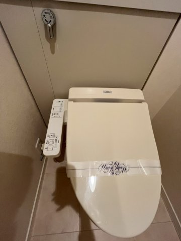 プレジール山本のトイレ|清潔感のあるトイレです