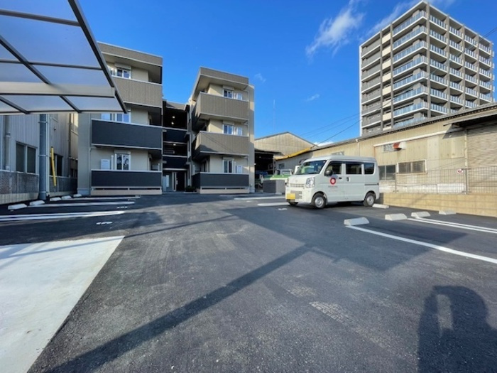 エントピア東雲の駐車場