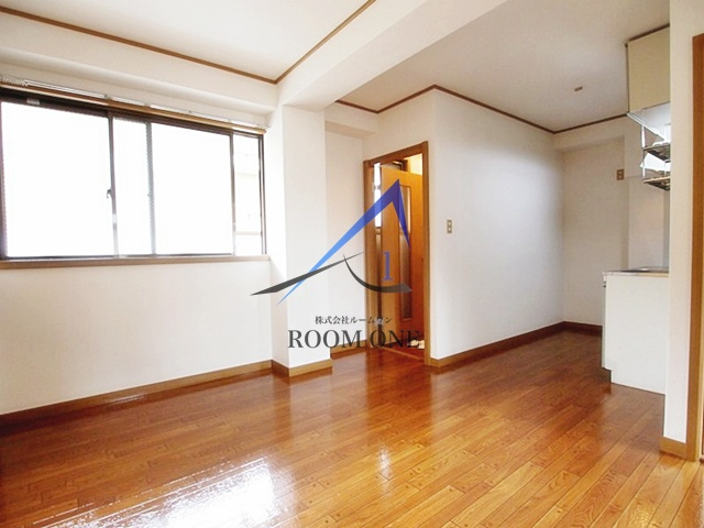 ドゥエルヤマモト の居間・リビング|洋室のお部屋です。