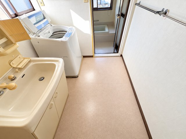西区山田　中古戸建の独立洗面台