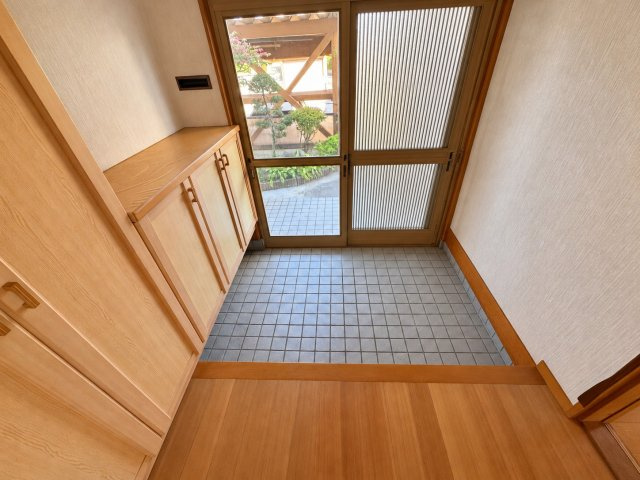 西区山田　中古戸建の玄関